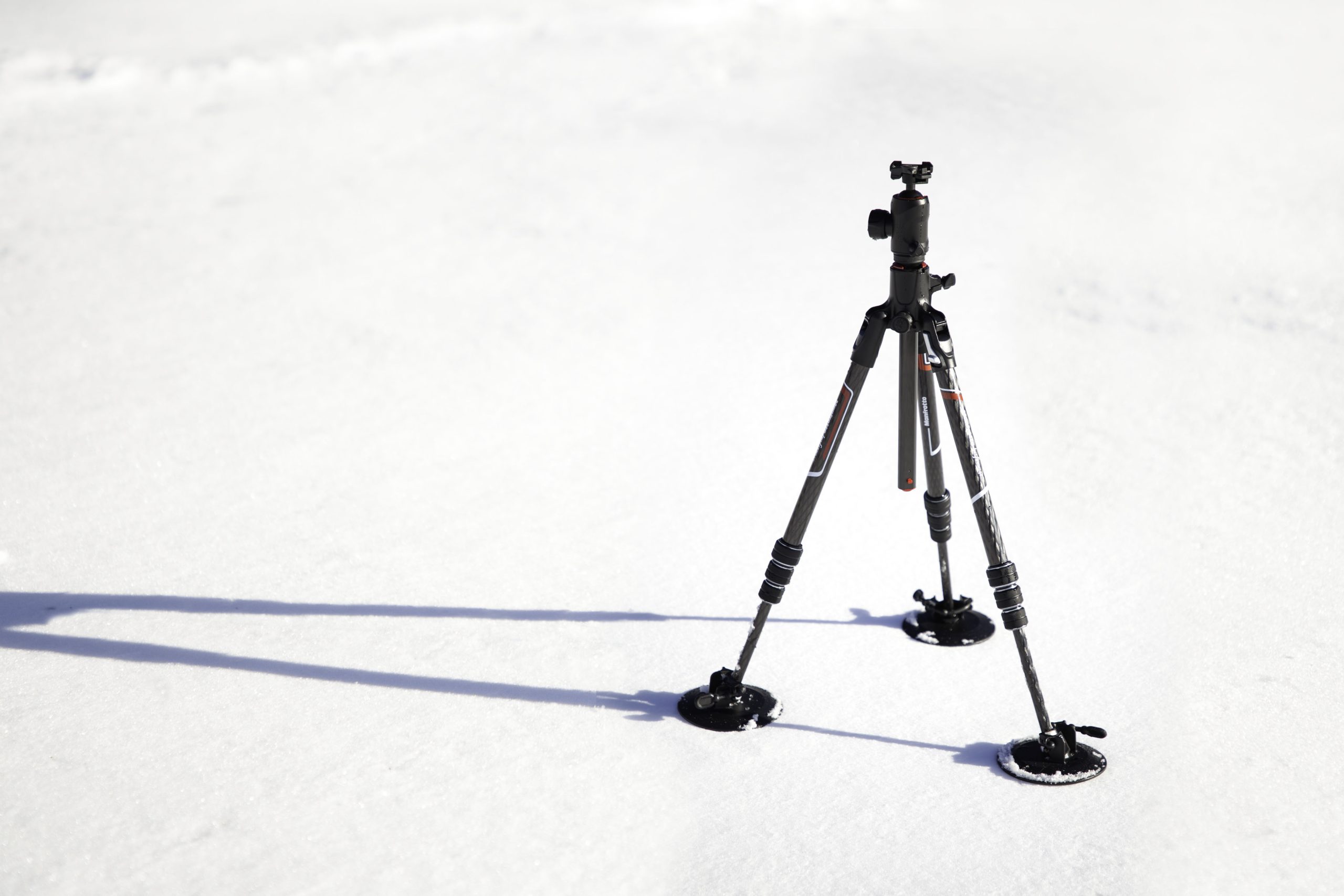 Fotografie Tipp: Schneeschuhe am Fotostativ gegen das Versinken im Schnee / Manfrotto 230 (3255)
